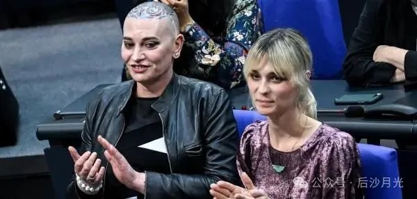 史！女厕所、女浴室可以随便进了mg不朽情缘游戏平台德国再创历(图3)