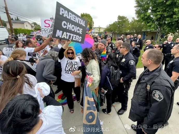 史！女厕所、女浴室可以随便进了mg不朽情缘游戏平台德国再创历(图7)